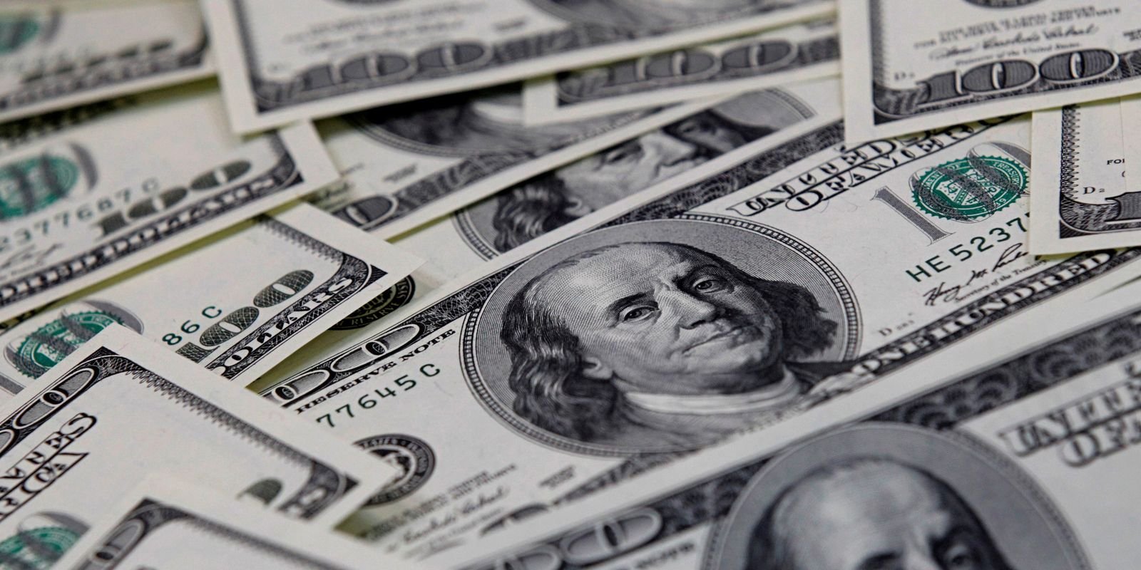 dolar-cai-para-r$-5,85-apos-trump-isentar-produtos-eletronicos