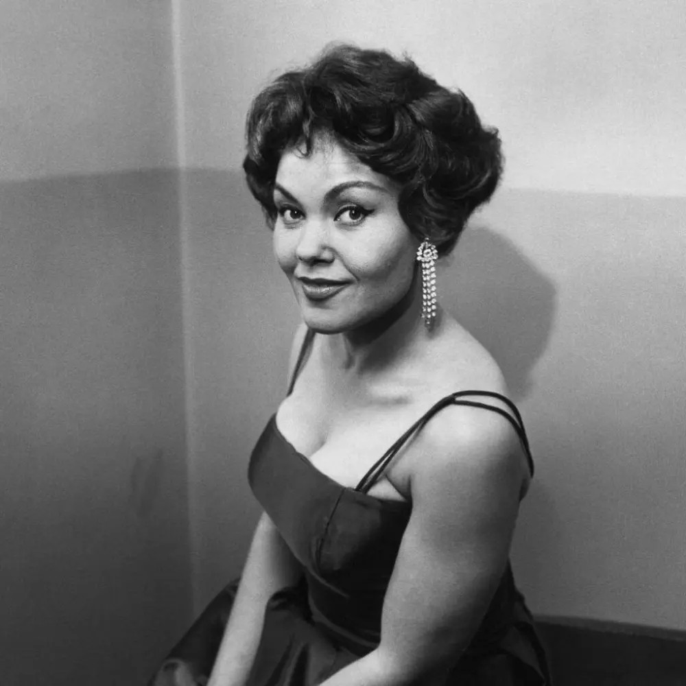 cleo-laine,-cantora-britanica-que-se-apresentou-com-ray-charles-e-frank-sinatra,-morre-aos-97-anos