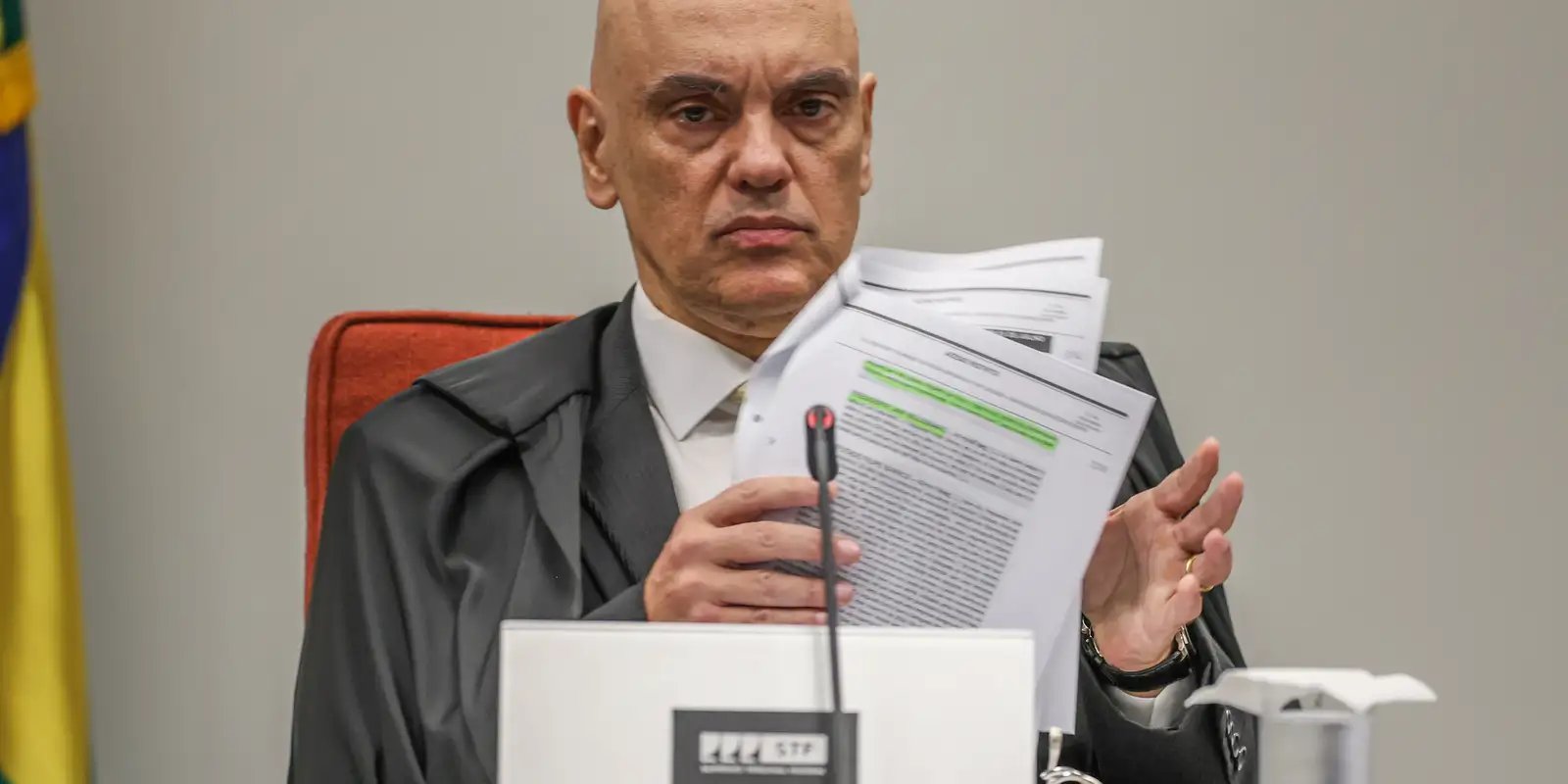 deputados-deixam-praca-dos-tres-poderes-apos-decisao-de-moraes