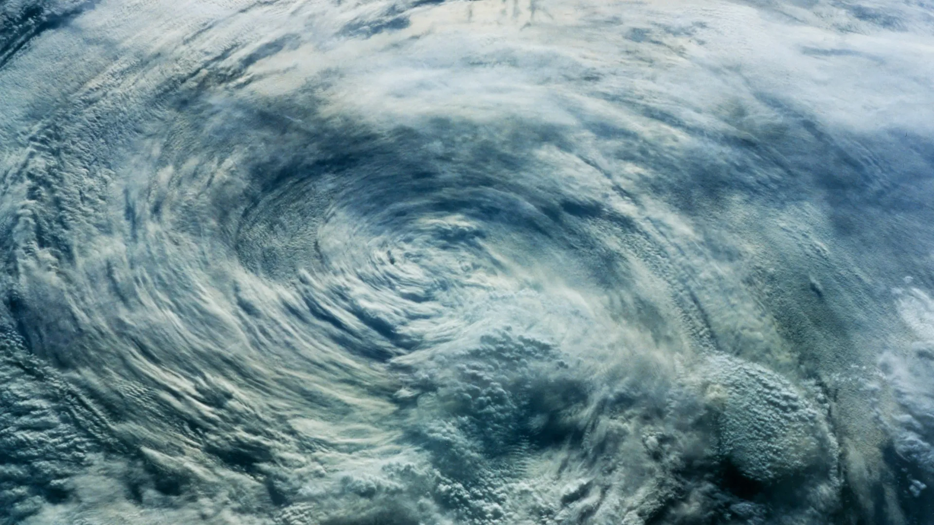 ciclone-deixa-mais-de-340-mil-sem-luz-no-rio-grande-do-sul