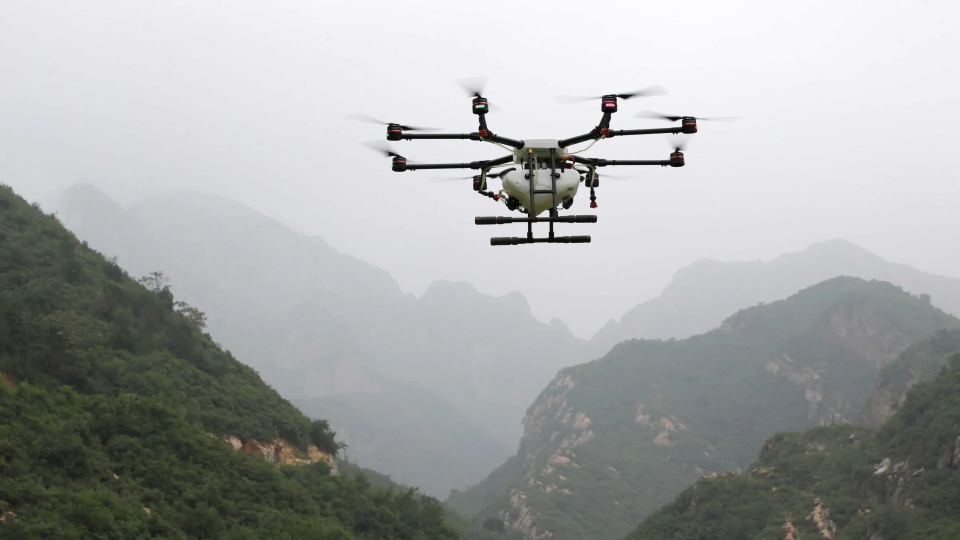 ataques-ucranianos-com-drones-matam-ao-menos-tres-na-russia,-diz-agencia