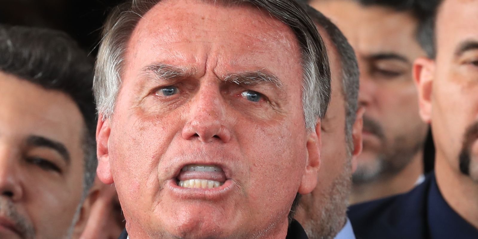 moraes-decreta-prisao-domiciliar-e-apreensao-na-casa-de-bolsonaro