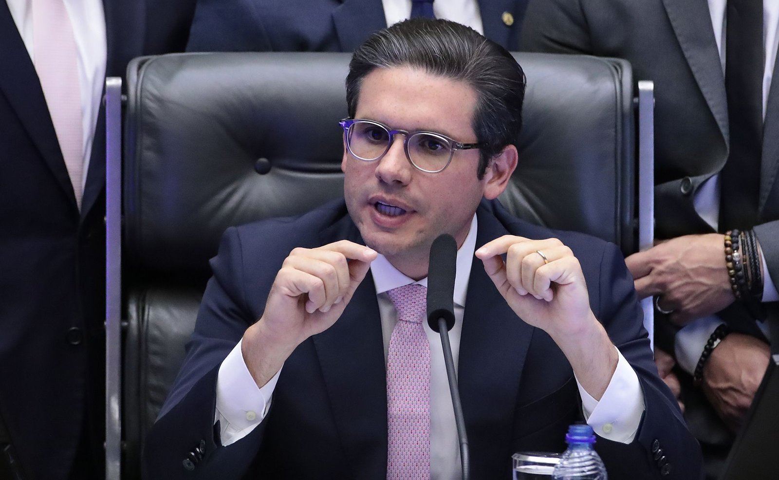 veja-os-principais-pontos-do-discurso-de-hugo-motta-na-reabertura-da-camara