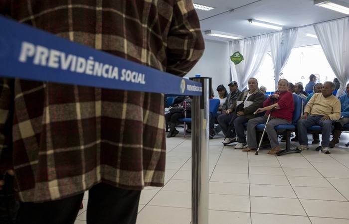programa-para-diminuir-fila-do-inss-com-bonus-a-servidores-vai-ao-senado