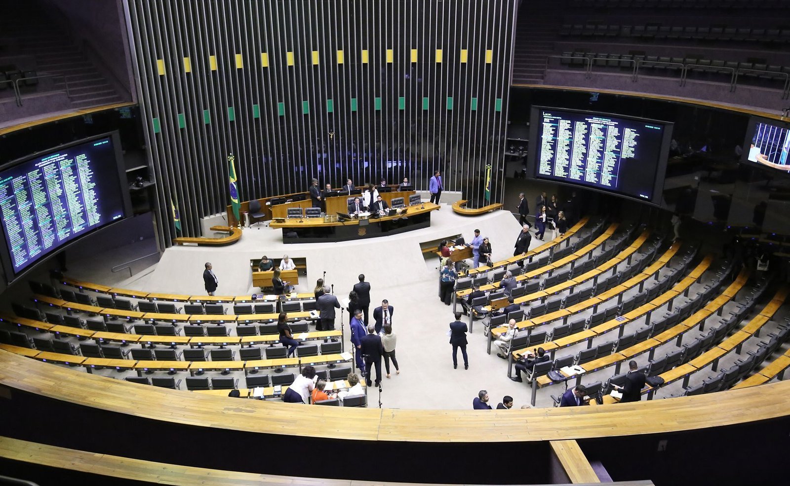 apos-denuncia-de-felca,-hugo-fala-em-pautar-projeto-em-defesa-de-criancas