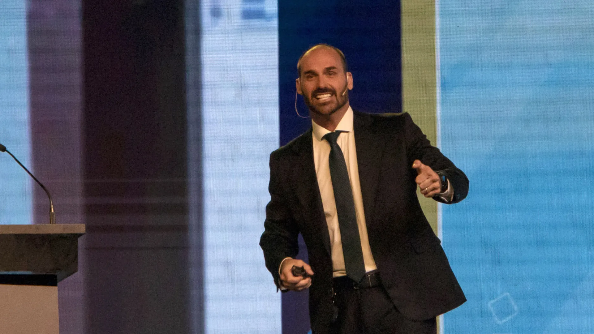 eduardo-bolsonaro-vai-a-washington-pedir-mais-sancoes-contra-o-brasil