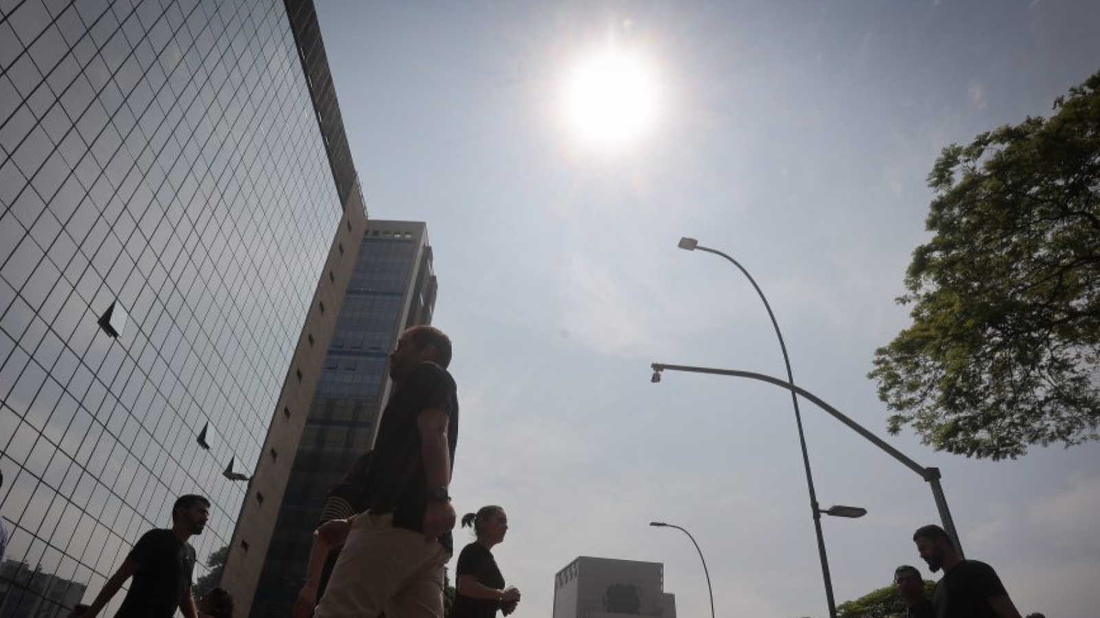 sp-emite-alerta-em-celulares-para-baixa-umidade-do-ar-e-risco-de-incendios