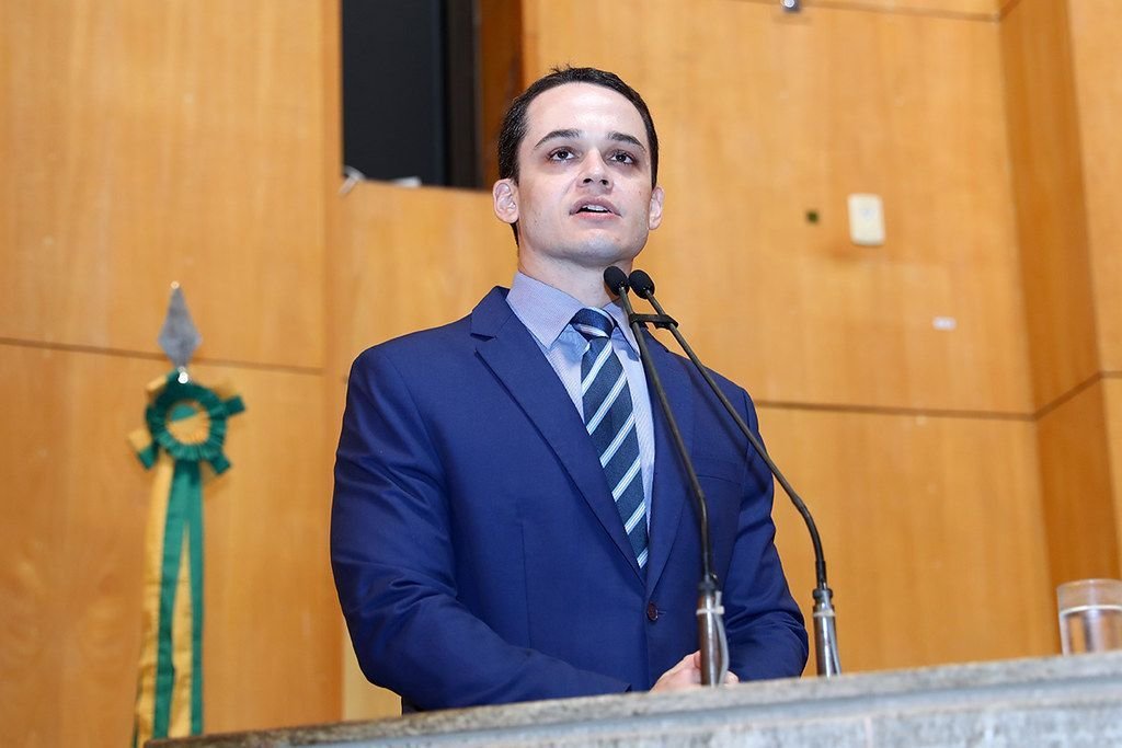 lorenzo-pazolini-lidera-disputa-pelo-governo-do-es,-diz-parana-pesquisas