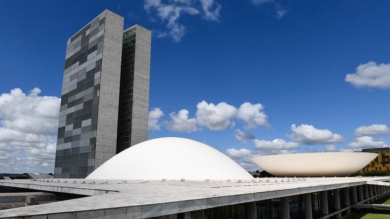 sabor-e-dissabor-a-mesa:-jantares-que-temperam-a-direita-em-brasilia