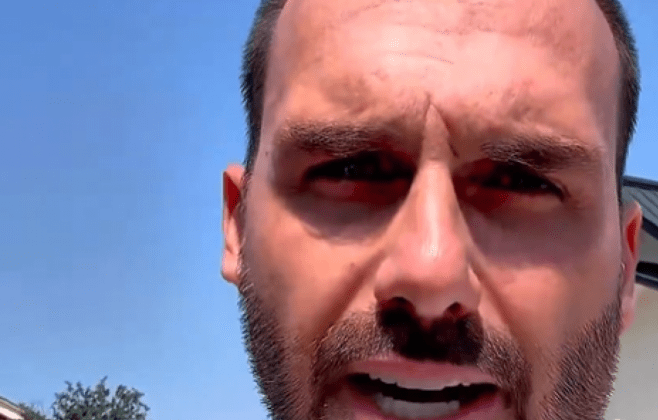 em-video-nas-redes,-eduardo-bolsonaro-xinga-pf-e-diz-que-stf-tem-‘sangue-em-maos’