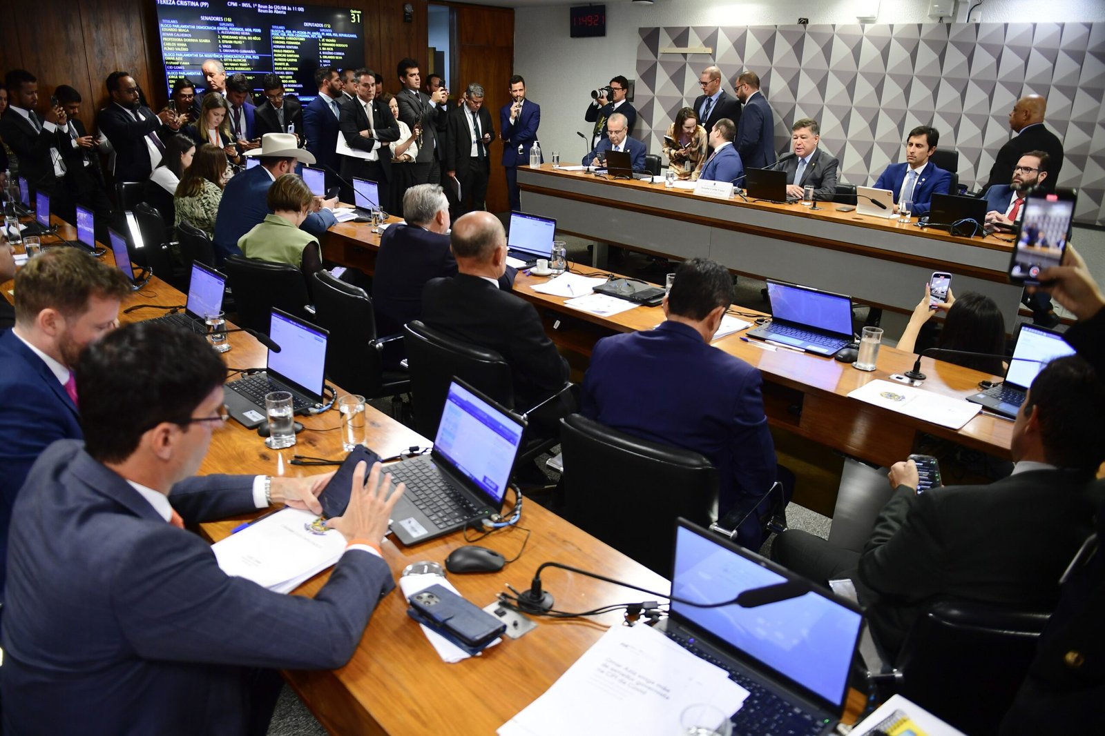 cpmi-do-inss-ainda-tem-disputa-de-cargos