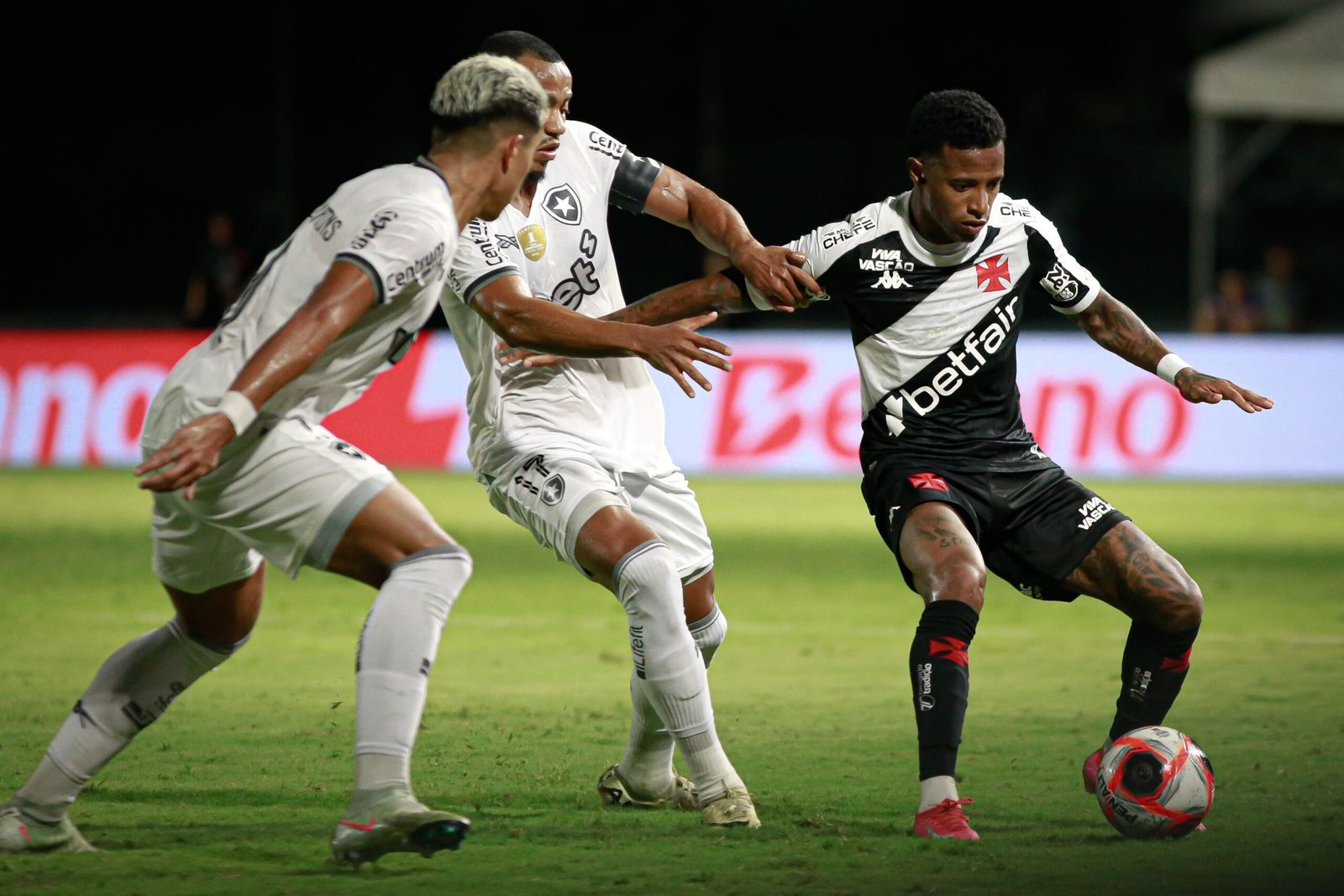 em-classico-de-mata-mata,-vasco-tenta-recuperar-forca-de-sao-januario