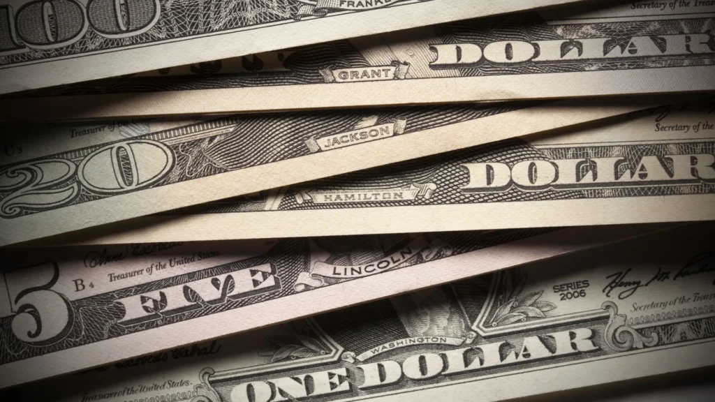 dolar-recua-com-alivio-em-treasuries-longos-e-de-olho-em-dados-dos-eua