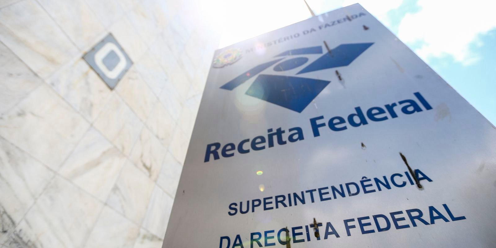 para-coibir-lavagem-de-dinheiro,-receita-iguala-fintechs-a-bancos