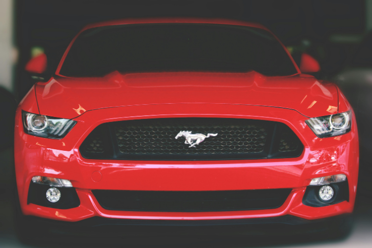 ford-mustang-e-chevrolet-corvette:-entenda-a-origem-da-rivalidade