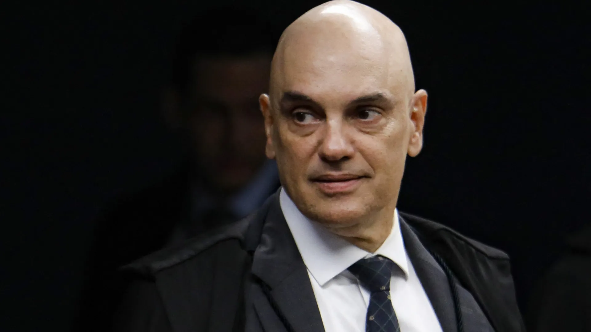 moraes-determina-vistoria-de-carros-e-policiamento-externo-na-casa-de-bolsonaro