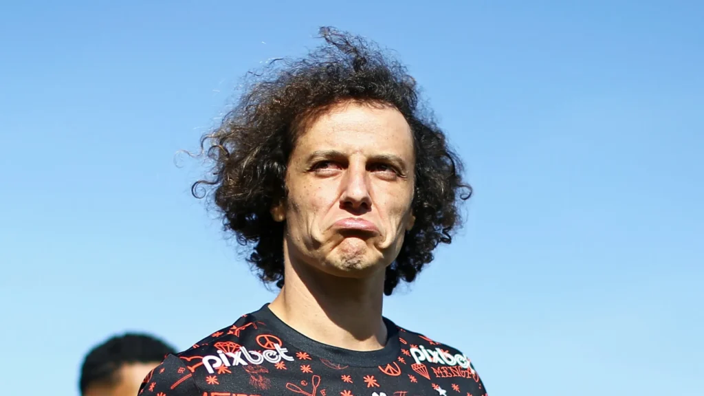 mulher-denuncia-david-luiz-e-consegue-medida-protetiva-contra-o-jogador