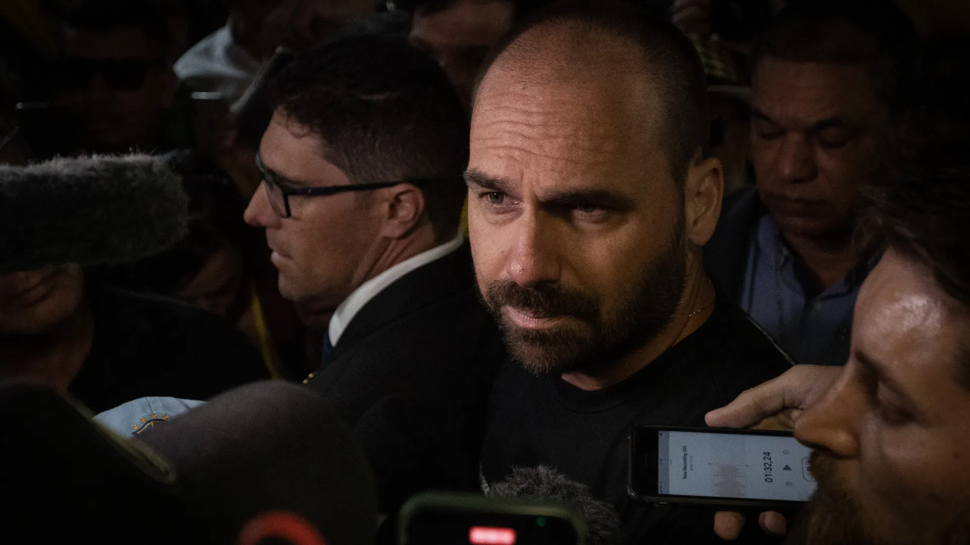 eduardo-bolsonaro-pede-a-motta-para-exercer-mandato-dos-eua