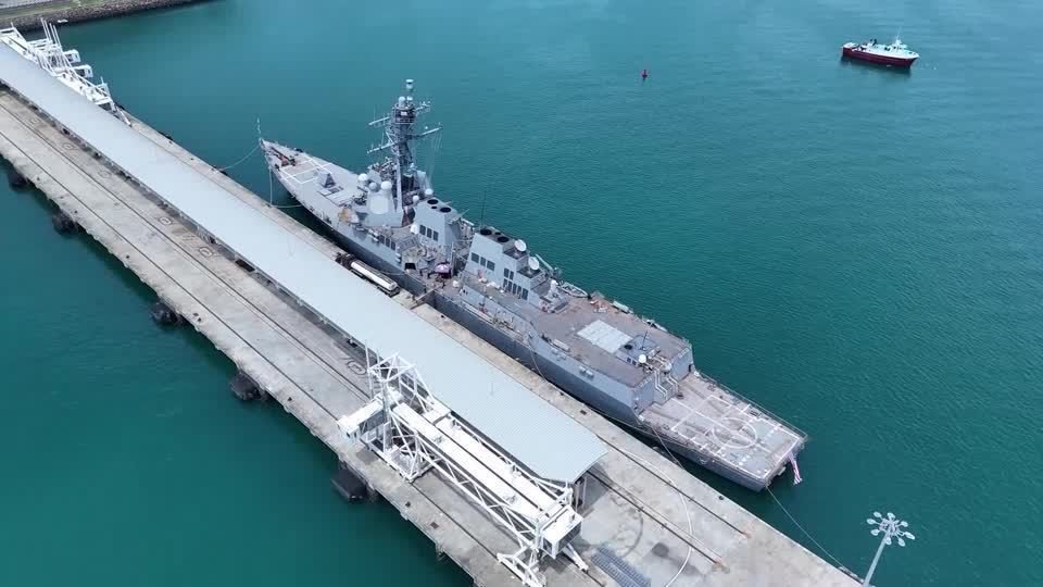 drone-mostra-navio-de-guerra-dos-eua-no-canal-do-panama
