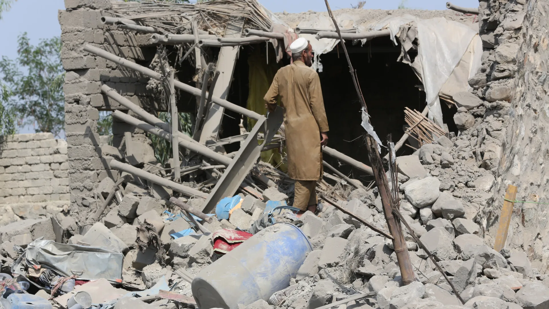 terremoto-de-6.0-atinge-o-afeganistao-e-deixa-mais-de-600-mortos