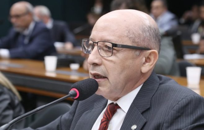 comissao-de-trabalho-aprova-licenca-de-cinco-dias-para-acompanhante-de-mae-solo