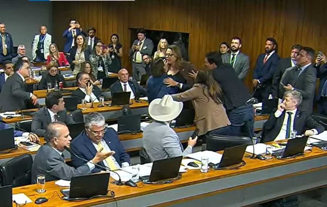 cpmi-do-inss:-parlamentares-batem-boca-e-precisam-ser-contidas-por-colegas
