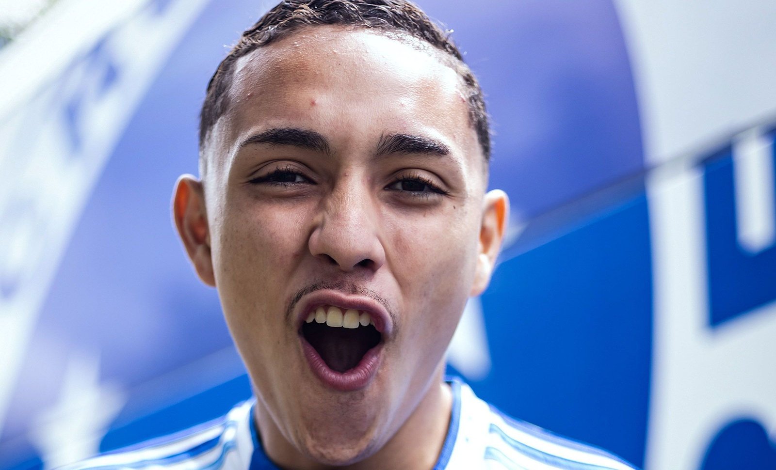 cruzeiro-anuncia-contratacao-de-kaua-moraes,-lateral-direito-de-18-anos