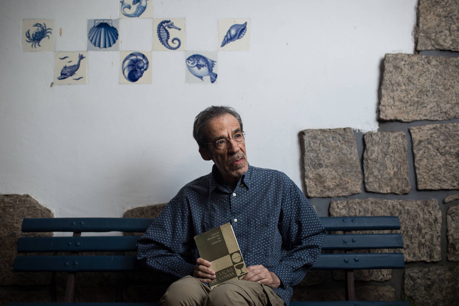 alice-santanna-e-laura-liuzzi-lancam-plaquete-em-homenagem-a-armando-freitas-filho