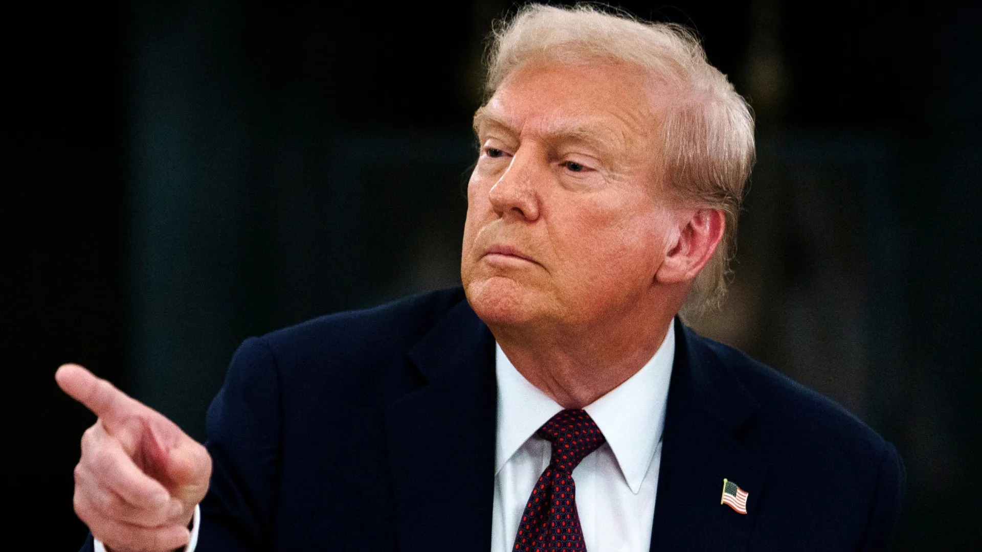 trump-decide-mudar-nome-do-pentagono-para-departamento-de-guerra