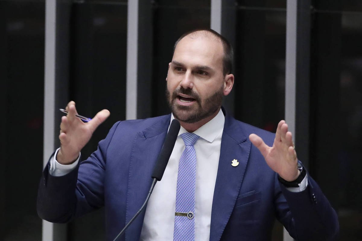 eduardo-bolsonaro-diz-que-so-aceita-anistia-‘ampla-e-irrestrita’-se-incluir-seu-pai