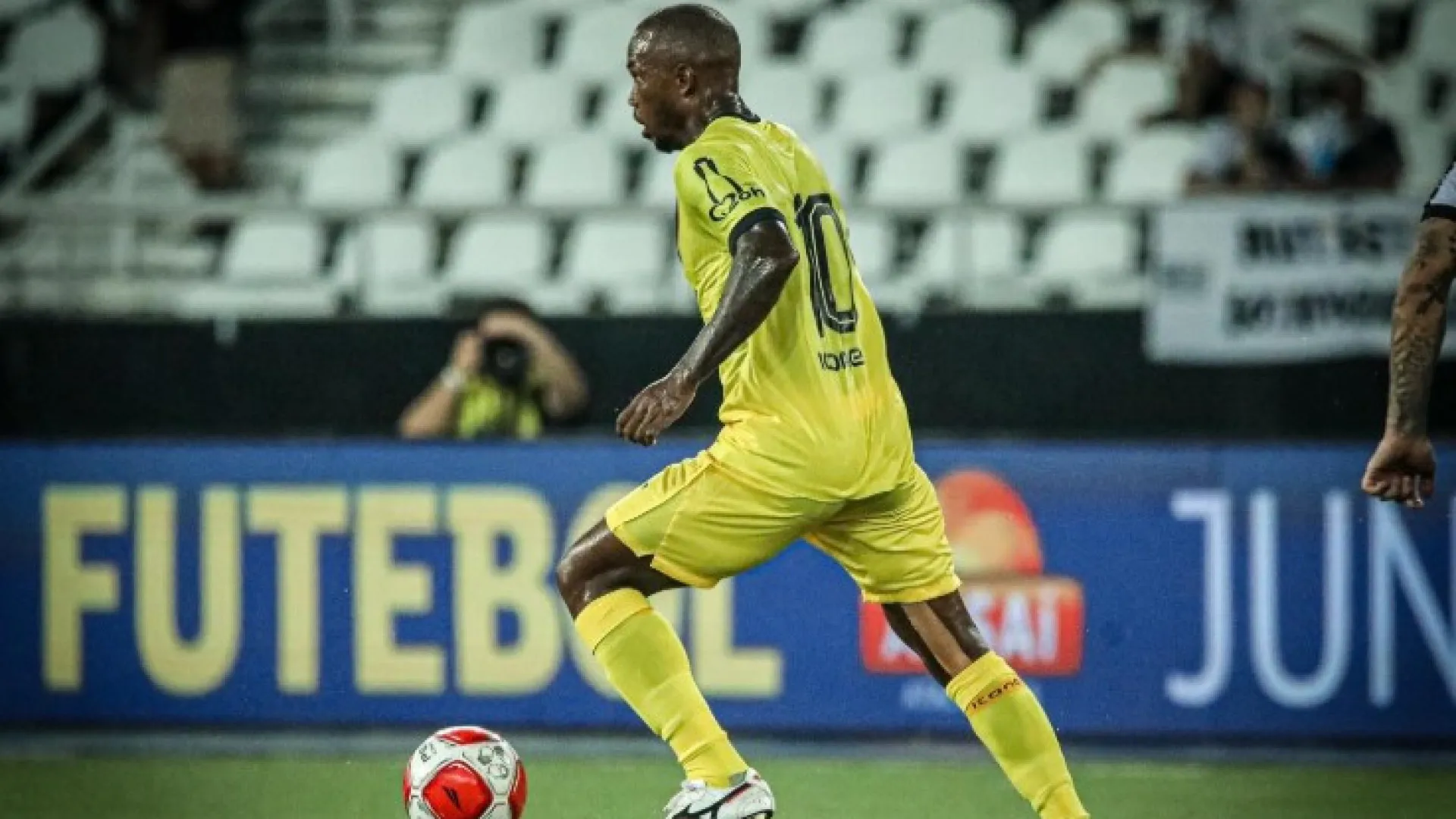 ex-palmeiras-se-aposenta-aos-33-anos-apos-uma-decada-com-dores