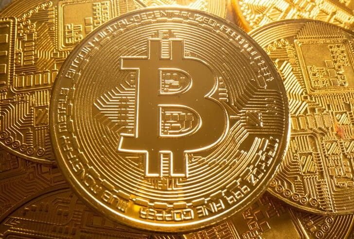 bitcoin-cai-com-tensao-geopolitica,-enquanto-espera-inflacao-dos-eua