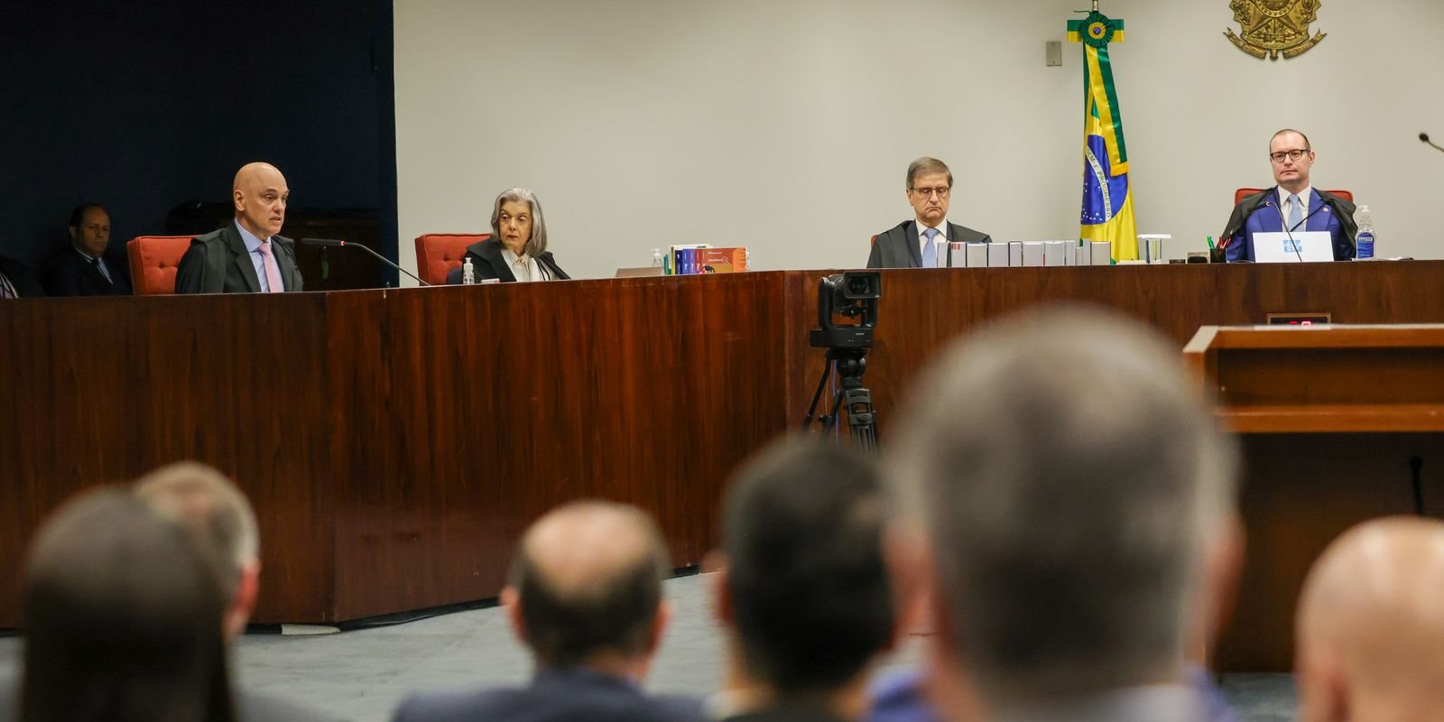 moraes-vota-pela-condenacao-de-bolsonaro-e-outros-sete-reus