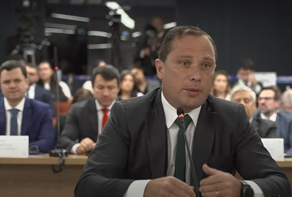 moraes-falou-sobre-delacao-ja-prevendo-divergencia-de-fux,-diz-especialista