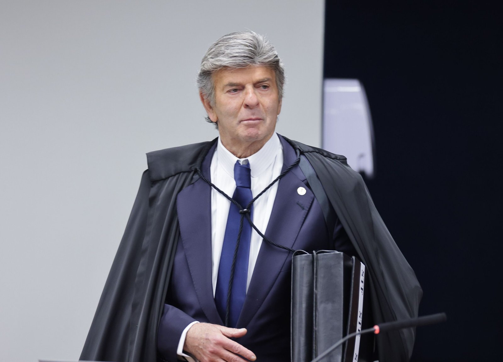 fux-acolhe-alegacao-de-cerceamento-de-defesa-e-fala-em-“tsunami-de-dados”