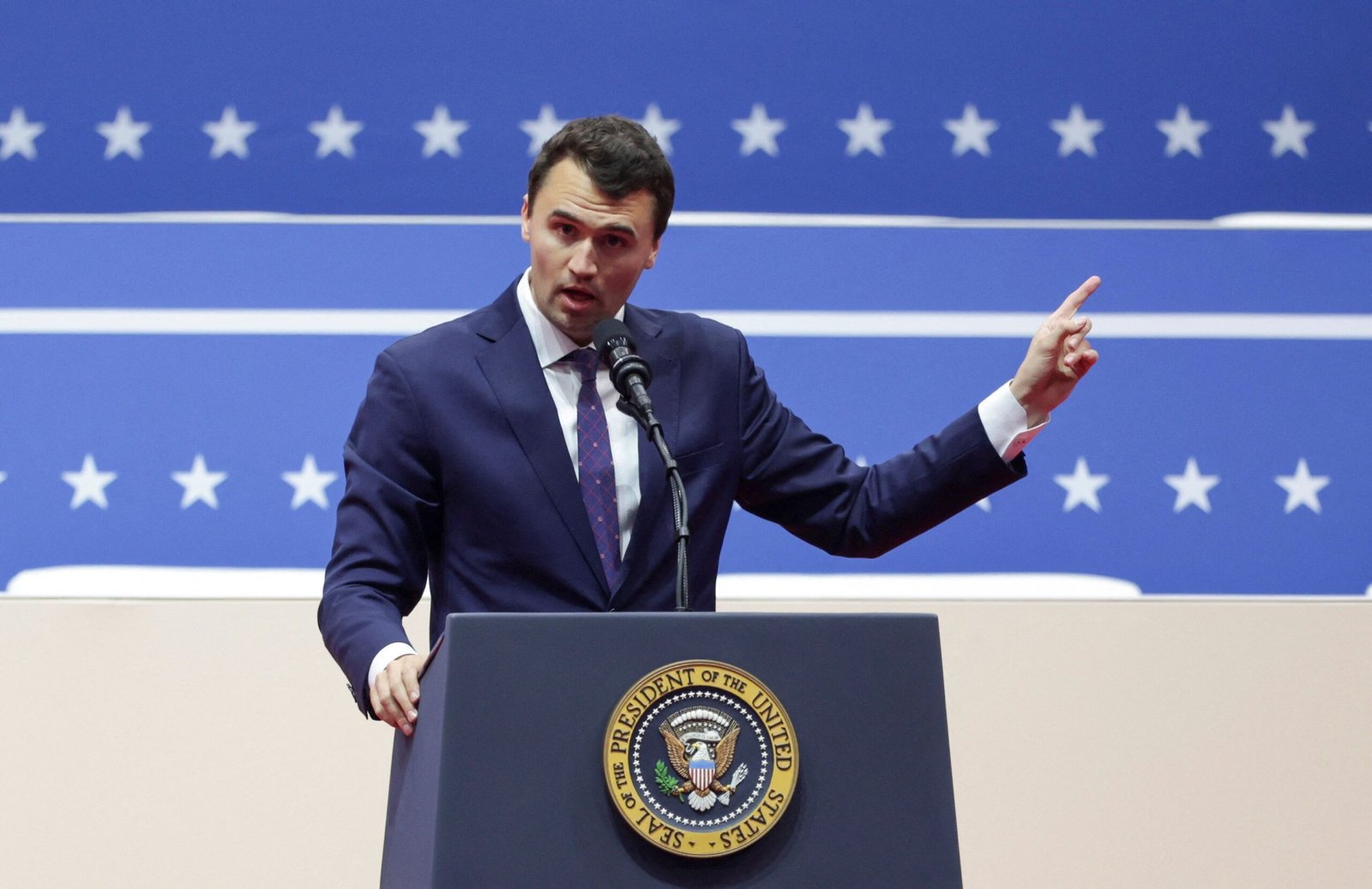 influenciador-trumpista-charlie-kirk-e-baleado-em-evento-nos-eua,-diz-fonte