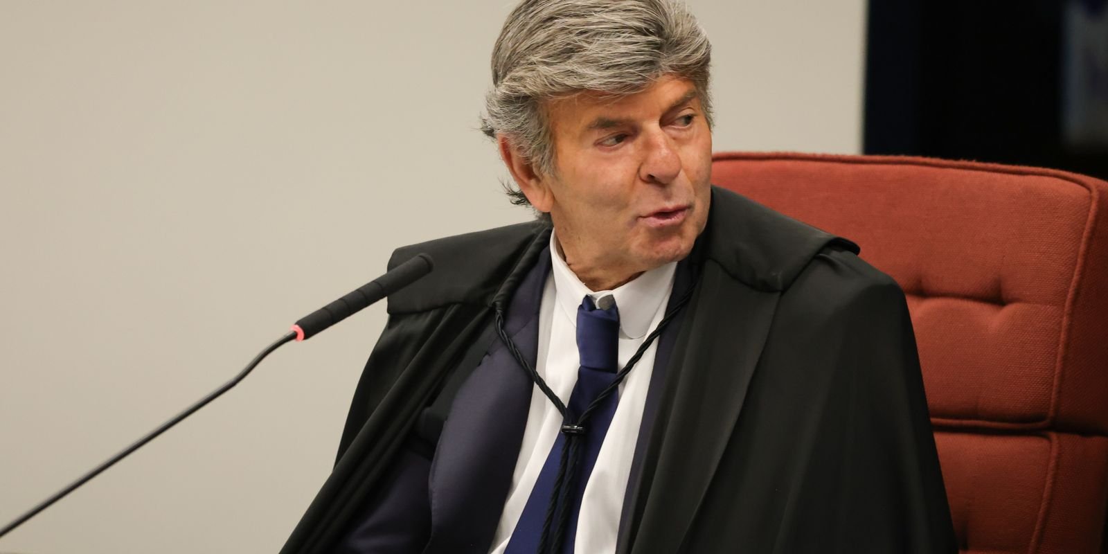 fux-defende-delacao-de-cid,-mas-pede-suspensao-de-acao-contra-ramagem