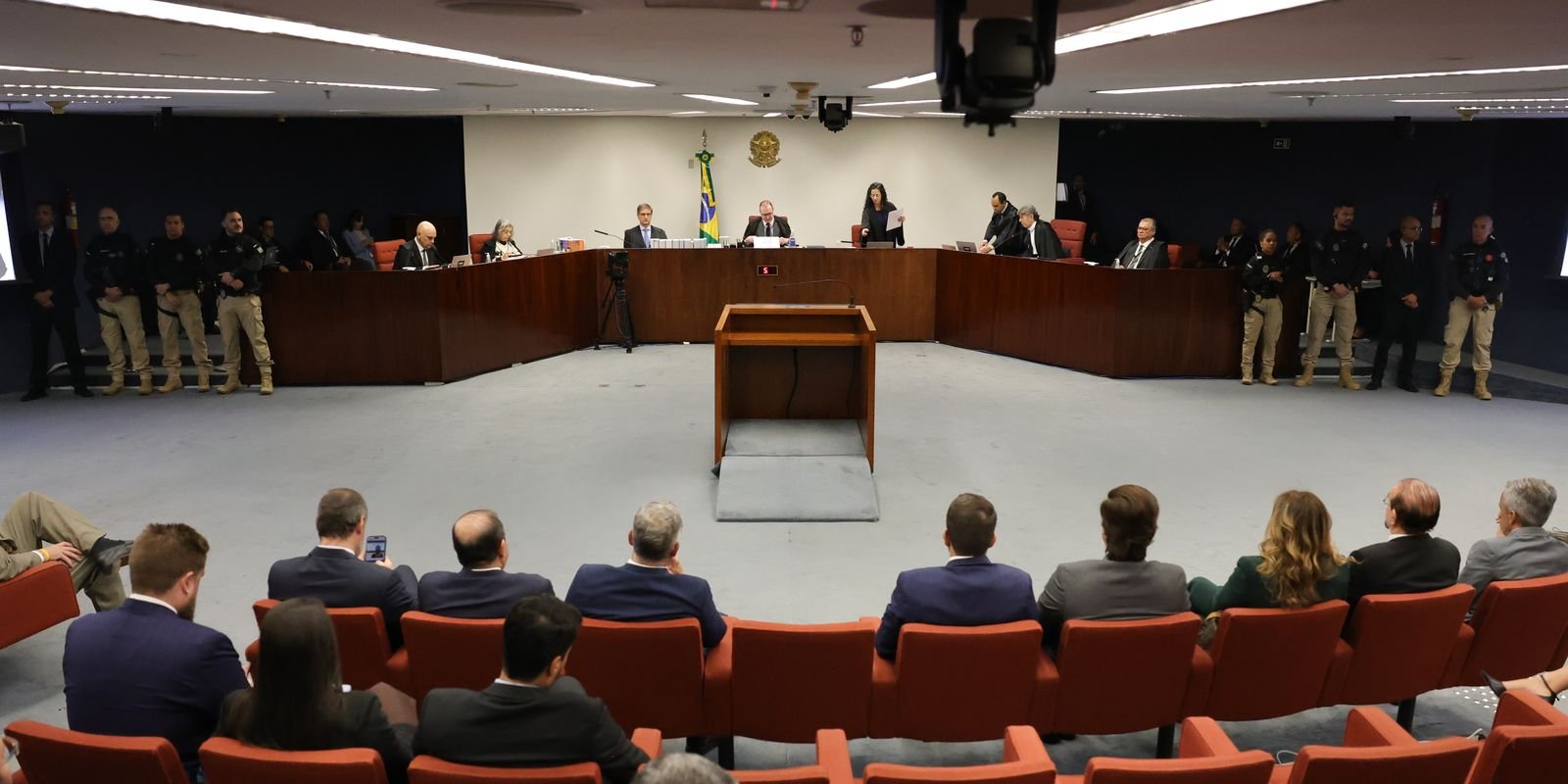 julgamento-de-bolsonaro-e-reus-sera-retomado-com-voto-de-carmen-lucia