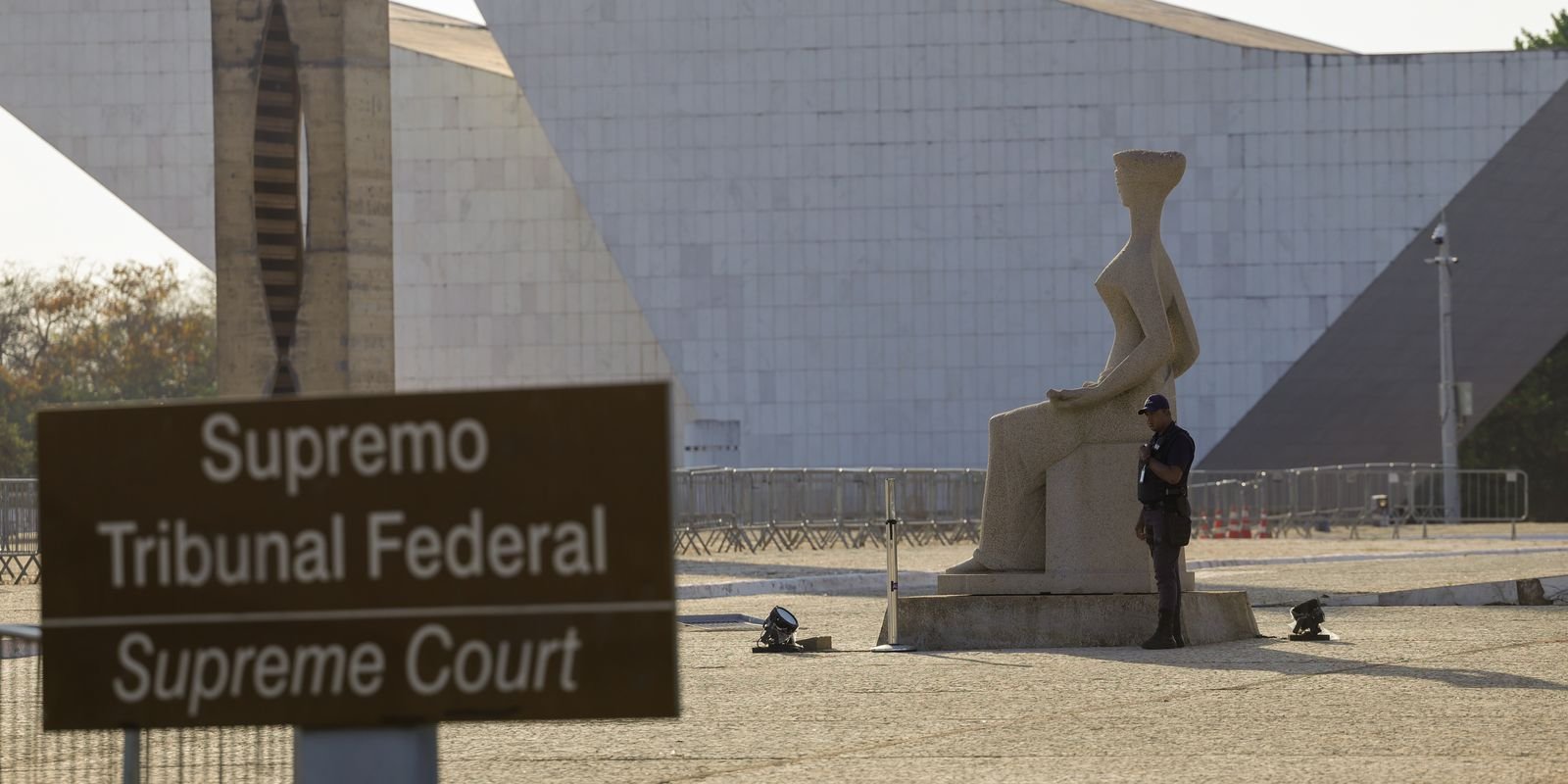 trama-golpista:-bolsonaro-deve-ficar-em-sala-especial-ou-militar