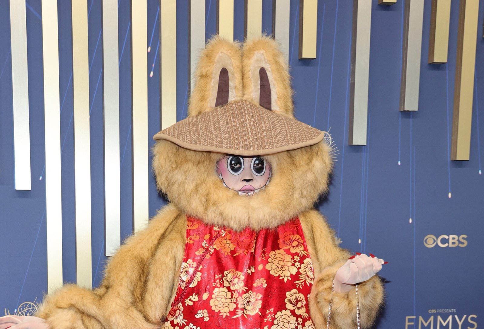 drag-vestida-de-labubu-rouba-a-cena-no-emmy-2025;-veja