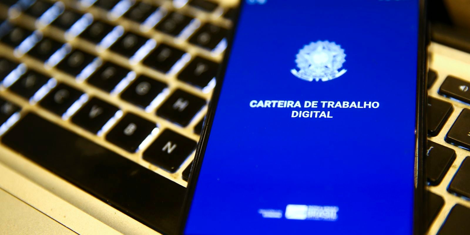 com-mercado-aquecido,-53,8%-descartam-perda-de-emprego