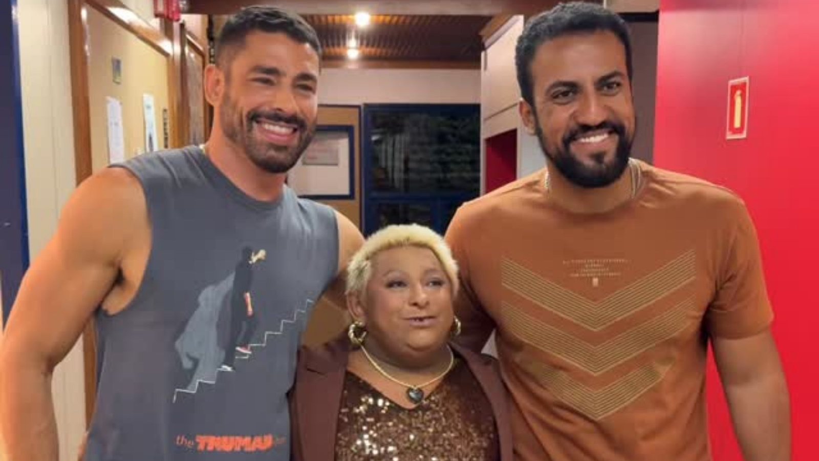 patixa-telo-se-empolga-ao-conhecer-caua-reymond-e-ricardo-teodoro;-assista