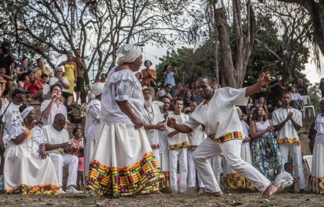 encontro-de-jongueiros-transforma-praca-tiradentes-em-quilombo-no-rio