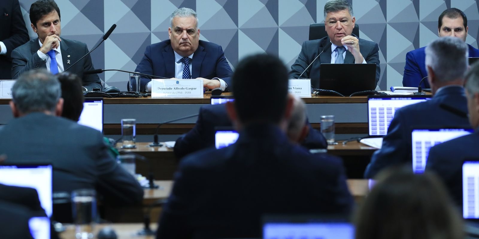 cpmi-convoca-para-depor-o-filho-e-a-esposa-de-careca-do-inss