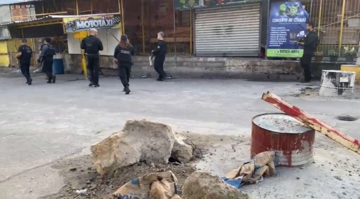 policia-civil-do-rj-faz-megaoperacao-contra-o-cv;-12-pessoas-foram-presas
