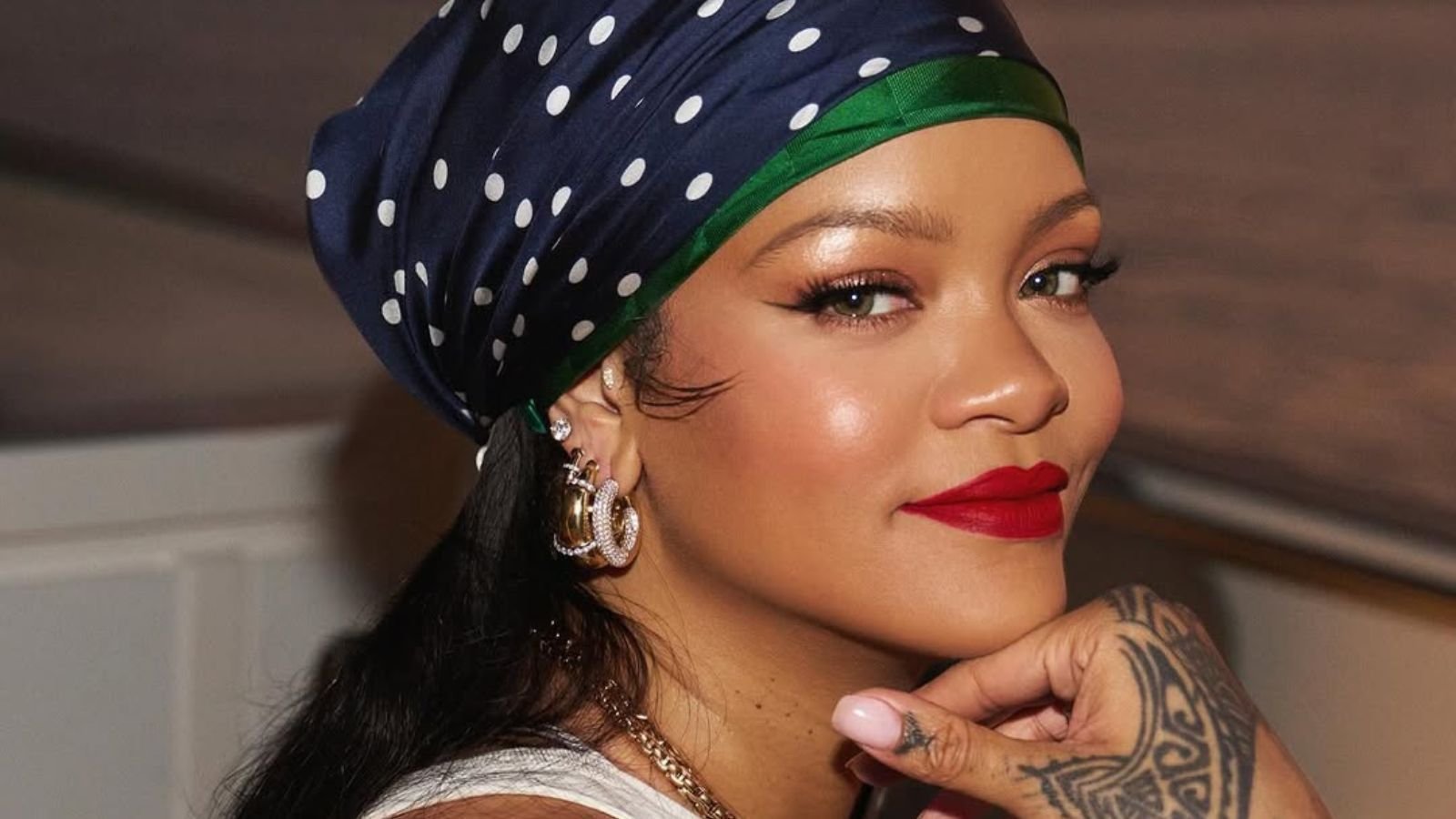 rihanna-publica-nova-foto-e-fas-apontam-“pista”-do-sexo-de-3o-filho;-veja