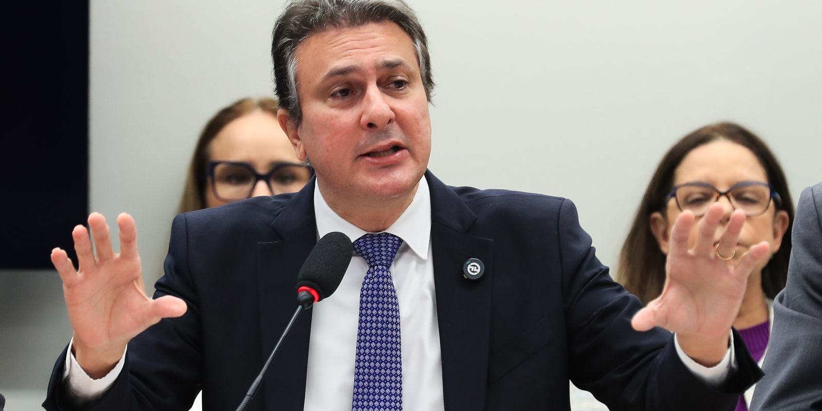 populacao-deve-cobrar-camara-sobre-pec-da-blindagem,-diz-ministro