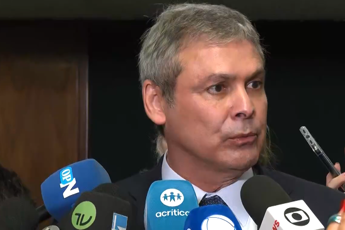 lider-do-pt-diz-que-pl-da-anistia-foi-feito-sob-medida-para-bolsonaro