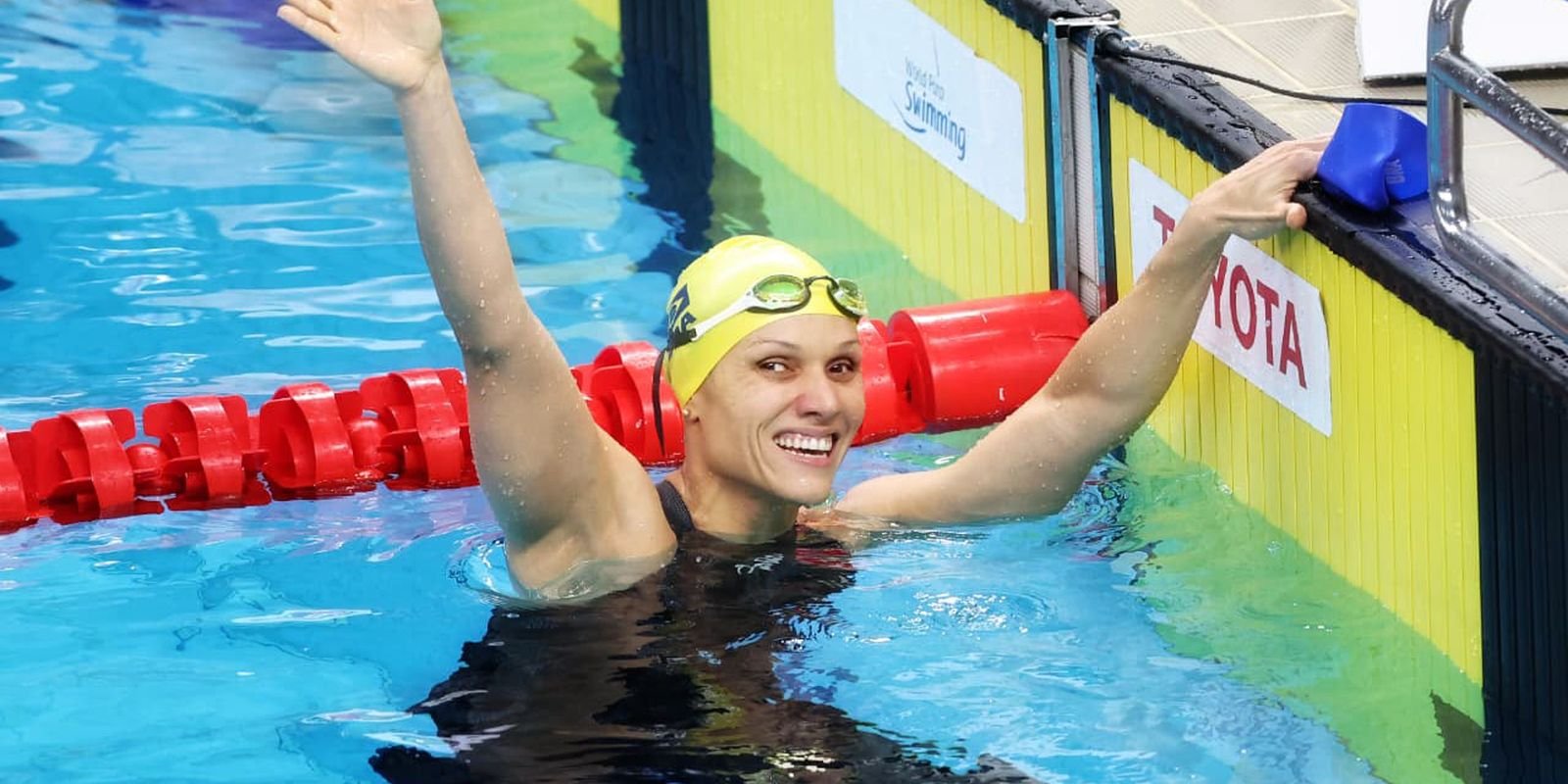carol-santiago-e-tricampea-mundial-dos-100m-costas-em-singapura