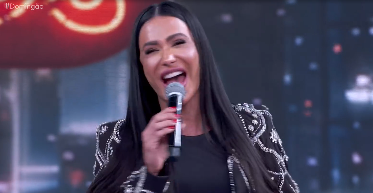 gracyanne-barbosa-se-interessa-por-homem-que-gosta-de-abdominais-na-cama